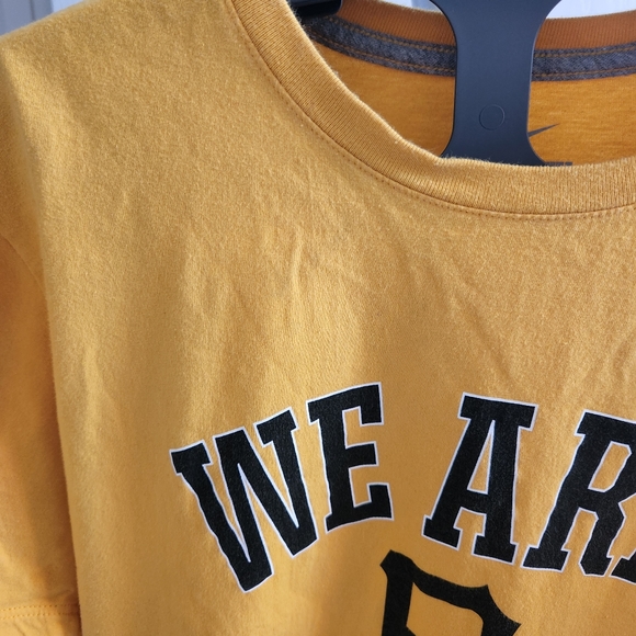 Nike MLB PITTSBURGH PIRATES We Are Family T-Shirt Size M - Picture 4 of 5